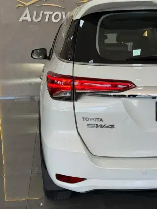 TOYOTA-HILUX SW4-2.8 SRX 4X4 7 LUGARES 16V TURBO INTERCOOLER DIESEL 4P AUTOMÁTICO TOYOTA-HILUX SW4-2019