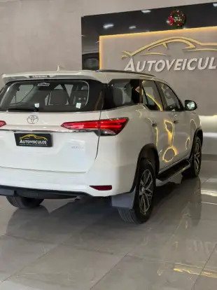 TOYOTA-HILUX SW4-2.8 SRX 4X4 7 LUGARES 16V TURBO INTERCOOLER DIESEL 4P AUTOMÁTICO TOYOTA-HILUX SW4-2019