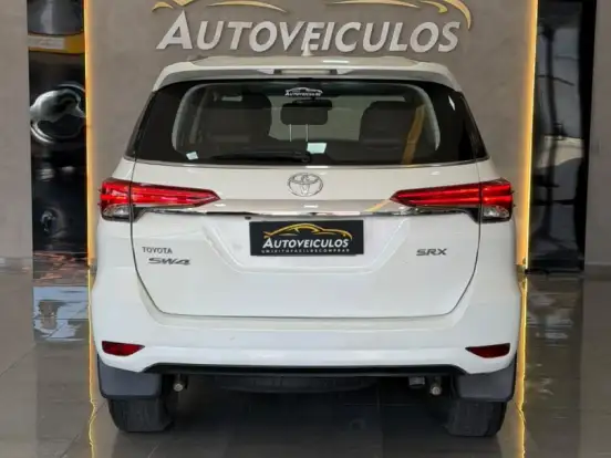 TOYOTA-HILUX SW4-2.8 SRX 4X4 7 LUGARES 16V TURBO INTERCOOLER DIESEL 4P AUTOMÁTICO TOYOTA-HILUX SW4-2019