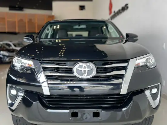 TOYOTA-HILUX SW4-2.8 SRX 4X4 7 LUGARES 16V TURBO INTERCOOLER DIESEL 4P AUTOMÁTICO TOYOTA-HILUX SW4-2019