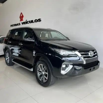 TOYOTA-HILUX SW4-2.8 SRX 4X4 7 LUGARES 16V TURBO INTERCOOLER DIESEL 4P AUTOMÁTICO TOYOTA-HILUX SW4-2019