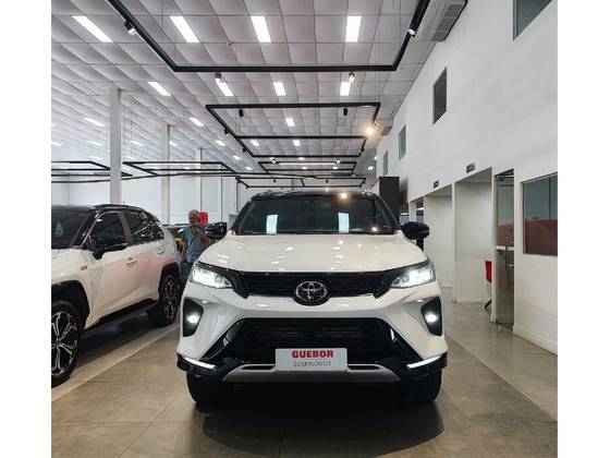 TOYOTA HILUX SW4 2.8 D-4D TURBO DIESEL DIAMOND 7L 4X4 AUTOMÁTICO