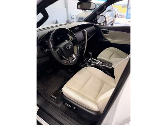 TOYOTA-HILUX SW4-2022