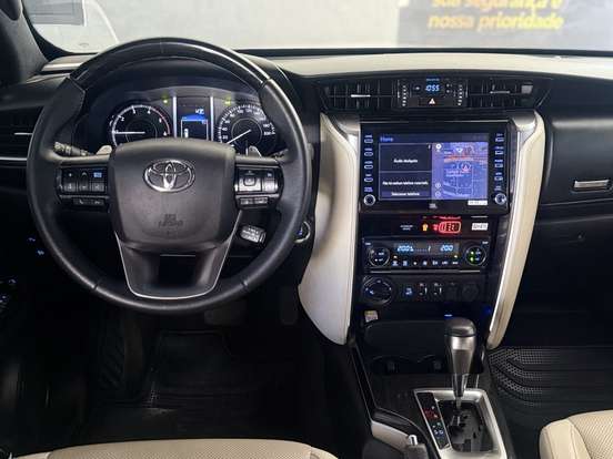 TOYOTA-HILUX SW4-2022