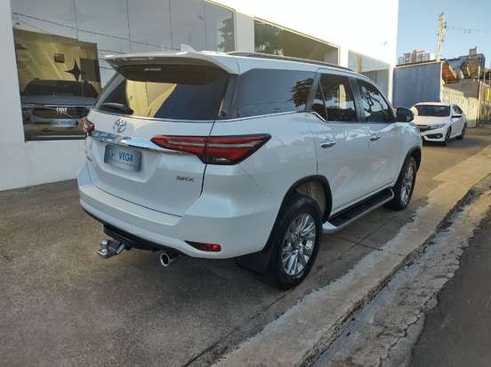 TOYOTA-HILUX SW4-2023