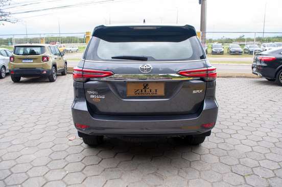 TOYOTA-HILUX SW4-2023