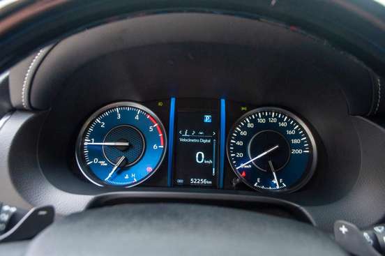 TOYOTA-HILUX SW4-2023