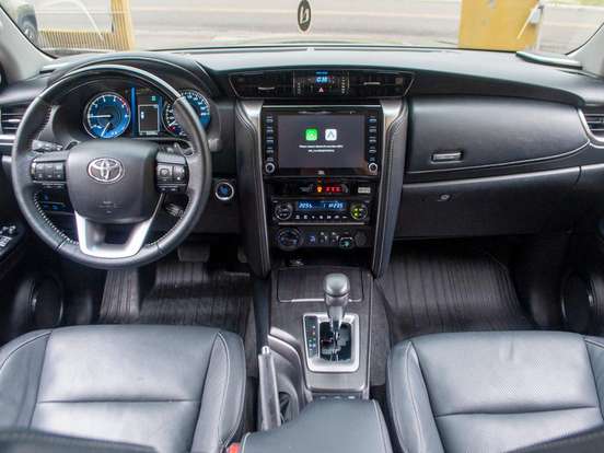 TOYOTA-HILUX SW4-2.8 D-4D TURBO DIESEL SRX 4X4 AUTOMÁTICO TOYOTA-HILUX SW4-2023