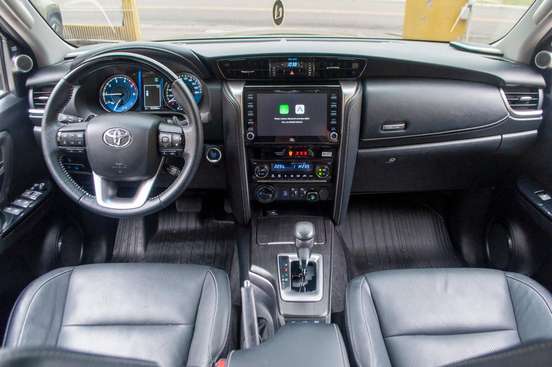 TOYOTA-HILUX SW4-2023