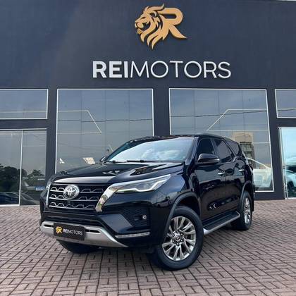 TOYOTA HILUX SW4 2.8 D-4D TURBO DIESEL SRX 4X4 AUTOMÁTICO