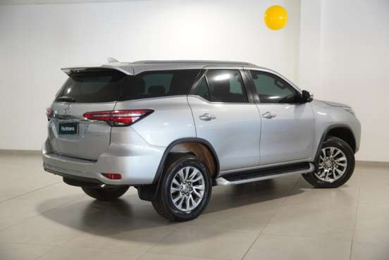TOYOTA-HILUX SW4-2023