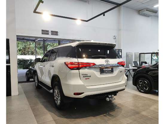 TOYOTA-HILUX SW4-2.8 D-4D TURBO DIESEL SRX 7L 4X4 AUTOMÁTICO TOYOTA-HILUX SW4-2022