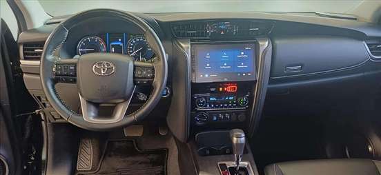 TOYOTA-HILUX SW4-2023