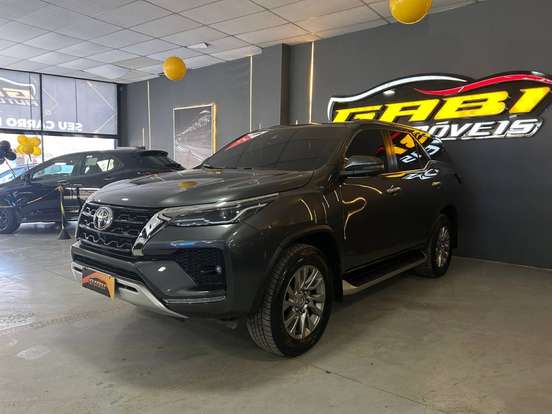 TOYOTA-HILUX SW4-2.8 D-4D TURBO DIESEL SRX 7L 4X4 AUTOMÁTICO TOYOTA-HILUX SW4-2023