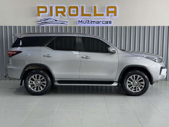 TOYOTA-HILUX SW4-2023