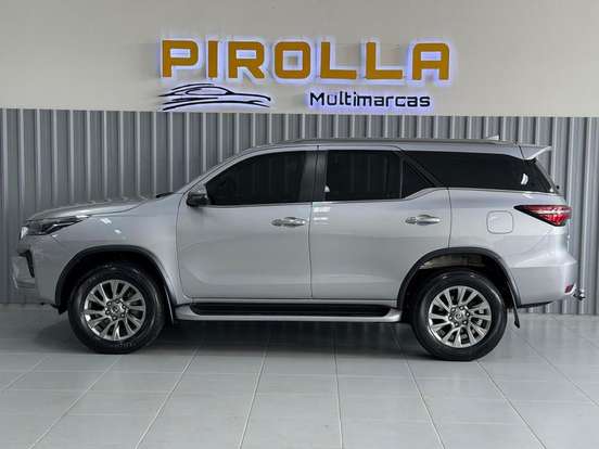 TOYOTA-HILUX SW4-2.8 D-4D TURBO DIESEL SRX 7L 4X4 AUTOMÁTICO TOYOTA-HILUX SW4-2023