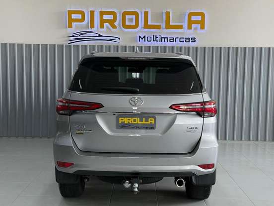 TOYOTA-HILUX SW4-2.8 D-4D TURBO DIESEL SRX 7L 4X4 AUTOMÁTICO TOYOTA-HILUX SW4-2023