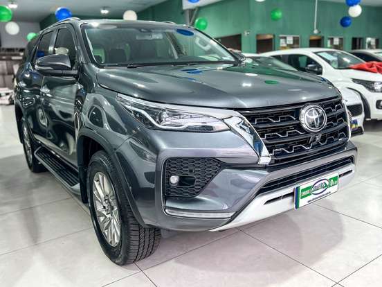 TOYOTA-HILUX SW4-2023