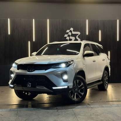 TOYOTA-HILUX SW4-2025