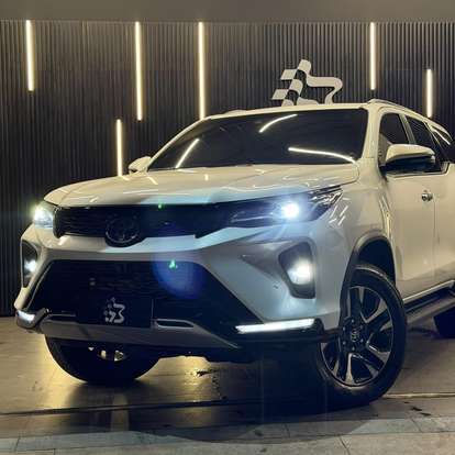 TOYOTA-HILUX SW4-2025
