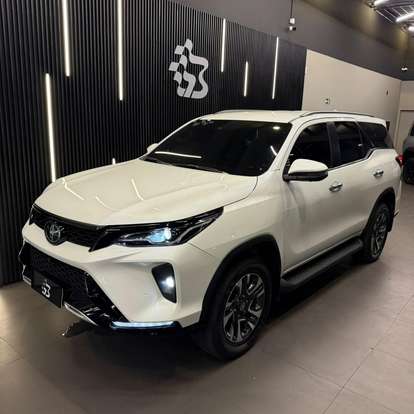 TOYOTA-HILUX SW4-2025