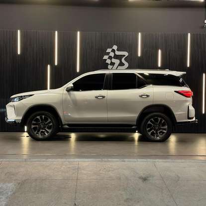 TOYOTA-HILUX SW4-2025