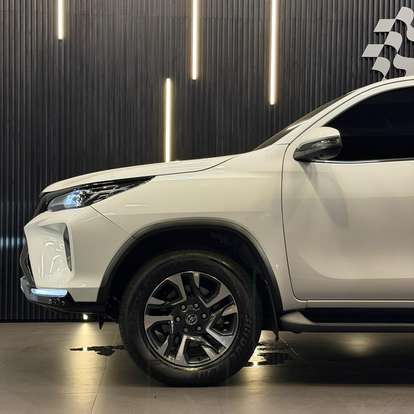 TOYOTA-HILUX SW4-2025