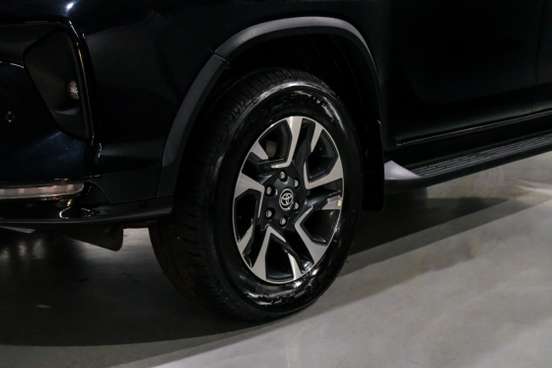 TOYOTA-HILUX SW4-2025
