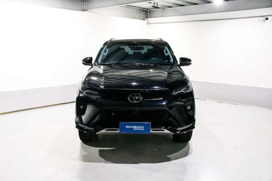 TOYOTA-HILUX SW4-2025