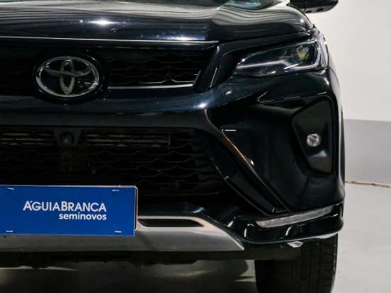 TOYOTA-HILUX SW4-2.8 D-4D TURBO DIESEL SRX PLATINUM 4X4 AUTOMÁTICO TOYOTA-HILUX SW4-2025