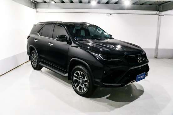 TOYOTA-HILUX SW4-2025