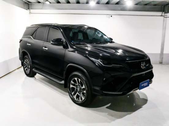 TOYOTA-HILUX SW4-2.8 D-4D TURBO DIESEL SRX PLATINUM 4X4 AUTOMÁTICO TOYOTA-HILUX SW4-2025