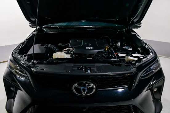 TOYOTA-HILUX SW4-2025