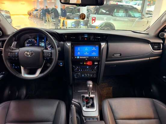 TOYOTA-HILUX SW4-2024