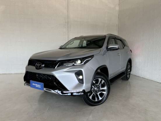 TOYOTA-HILUX SW4-2025