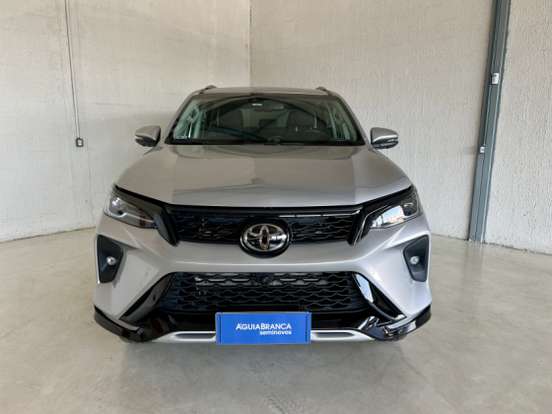 TOYOTA-HILUX SW4-2025