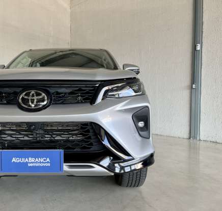 TOYOTA-HILUX SW4-2025