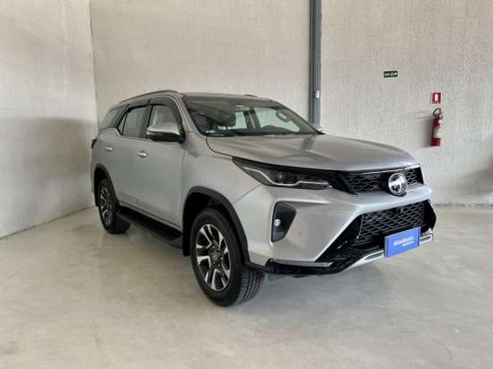 TOYOTA-HILUX SW4-2025