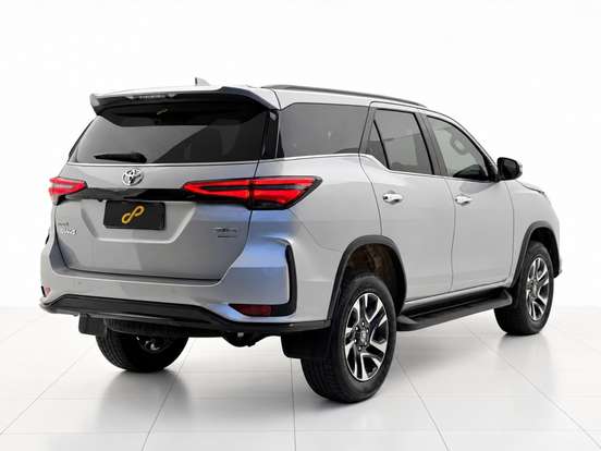 TOYOTA-HILUX SW4-2025