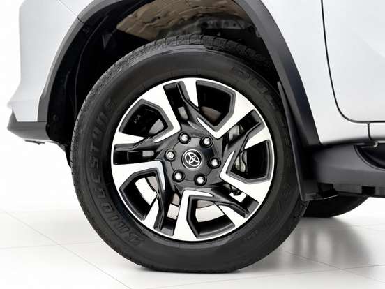 TOYOTA-HILUX SW4-2.8 D-4D TURBO DIESEL SRX PLATINUM 4X4 AUTOMÁTICO TOYOTA-HILUX SW4-2025