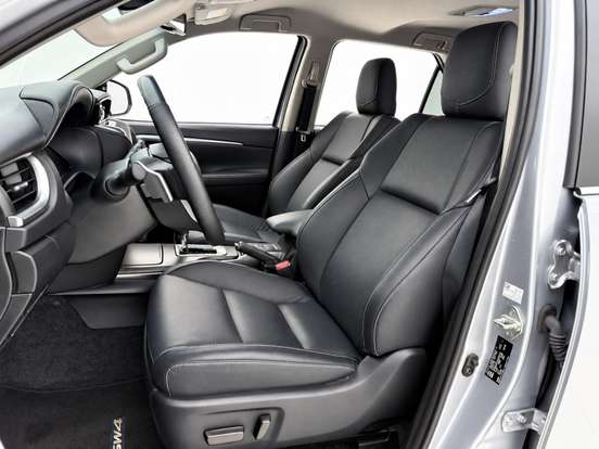 TOYOTA-HILUX SW4-2025