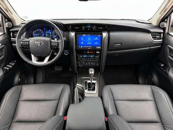 TOYOTA-HILUX SW4-2025