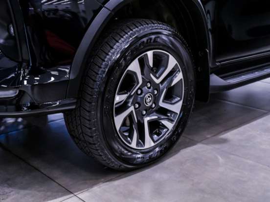 TOYOTA-HILUX SW4-2.8 D-4D TURBO DIESEL SRX PLATINUM 4X4 AUTOMÁTICO TOYOTA-HILUX SW4-2025