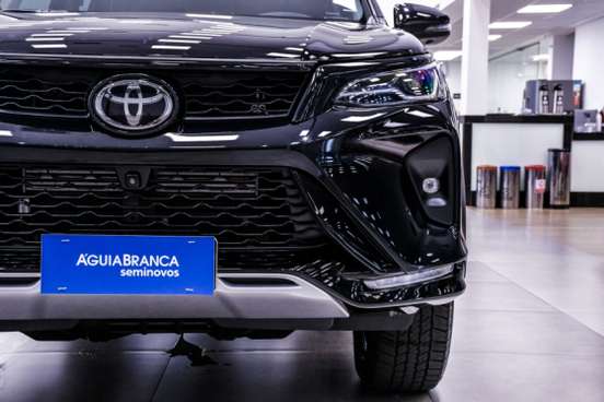 TOYOTA-HILUX SW4-2025
