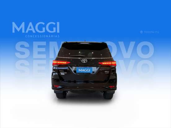 TOYOTA-HILUX SW4-2024
