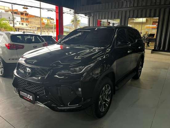 TOYOTA-HILUX SW4-2025