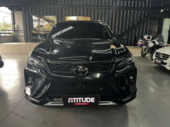 TOYOTA-HILUX SW4-2025