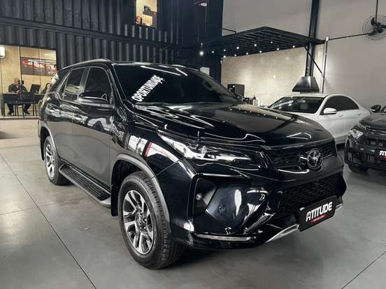 TOYOTA-HILUX SW4-2025