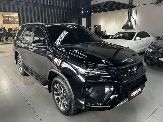 TOYOTA-HILUX SW4-2025