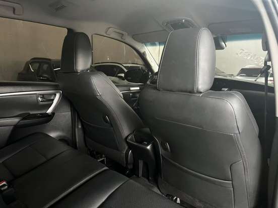 TOYOTA-HILUX SW4-2025